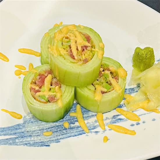 Spicy Tuna Salad Roll 4pcs 辣金枪鱼沙拉卷 4pcs